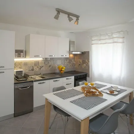 Feriehus Spartion Marine Split