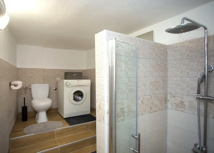 Vikendica Spartion Marine