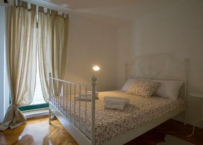 Vikendica Spartion Marine